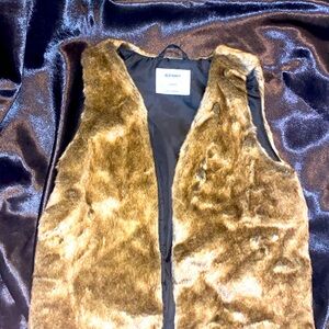 Old Navy Girl’s Faux Fur Lined Vest Size 10-12 NWOT